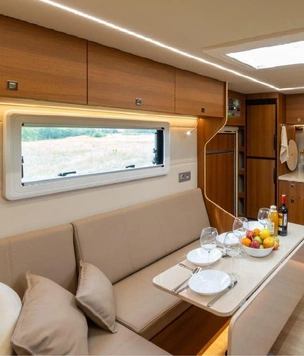 Шестиколесный КамАЗ превратили в люксовый автодом