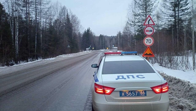 В Свердловской области начались рейды по поиску лихачей, гоняющих по встречке | Источник: ГИБДД по Свердловской области