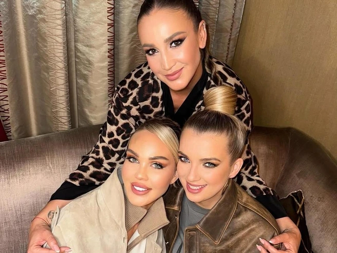 Эта троица явно что-то задумала — подробности узнаем через несколько дней | Источник: buzova86 / Instagram (экстремистская организация, деятельность запрещена на территории РФ)