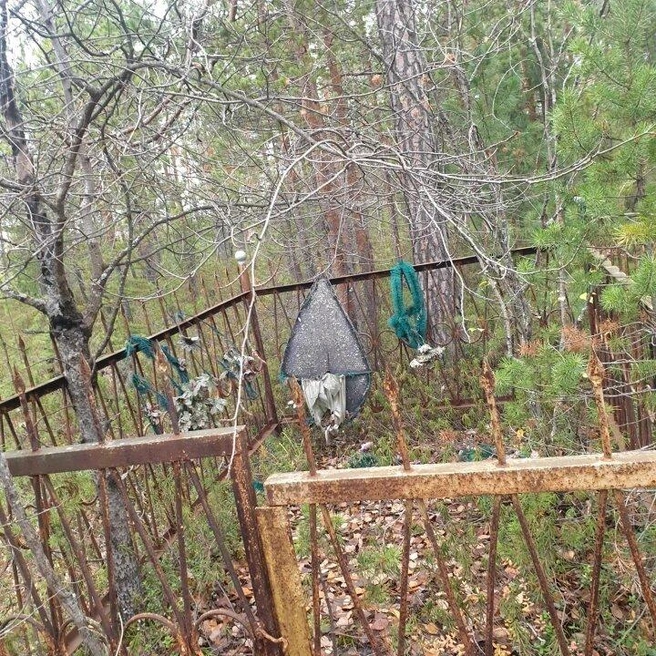 После трагических событий на месте катастрофы установили обелиск в память о погибших, но в 2007 году стела бесследно исчезла | Источник: Роман Подгорбунских
