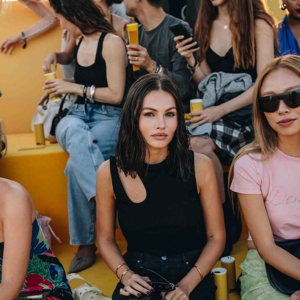 Какой стала самая красивая девочка в мире, которую раньше обожали все: 20 честных фото | Источник: соцсети