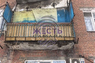 В Самаре снег с крыши обрушил балкон