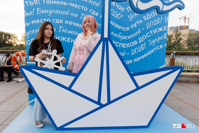 Еще один вариант для фотосессии на выпускном | Источник: Ирина Шарова/ 72.ru