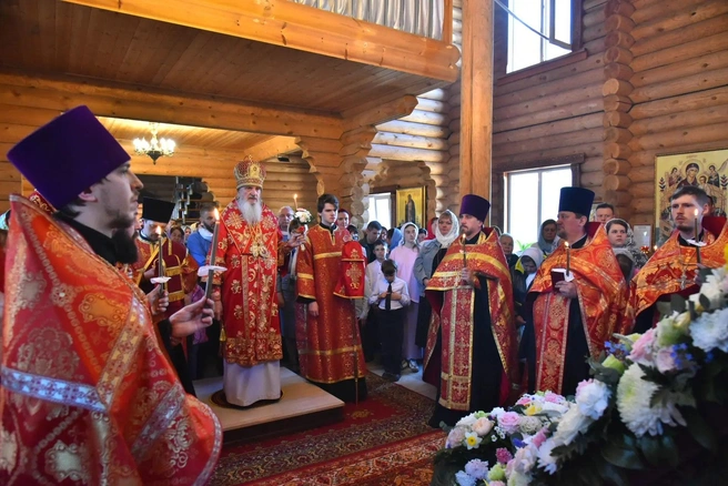 В канун престольного праздника духовенство было в ярком облачении | Источник: Оренбург православный / t.me