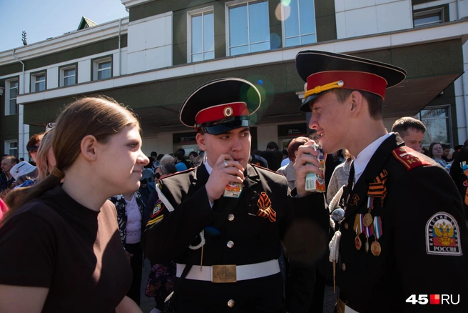 Все ждут поезд | Источник: Надежда Тихомирова / 45.RU