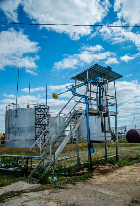 Нефтебаза расположена в Хворостянском районе, около станции Чагра | Источник: avito.ru