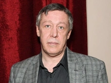 Младший сын Михаила Ефремова заболел коронавирусом
