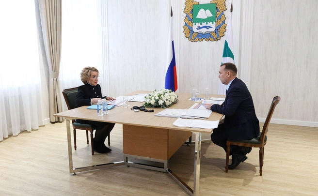 В завершение поездки Валентина Матвиенко провела рабочую встречу с Вадимом Шумковым | Источник: пресс-служба Совета Федерации 