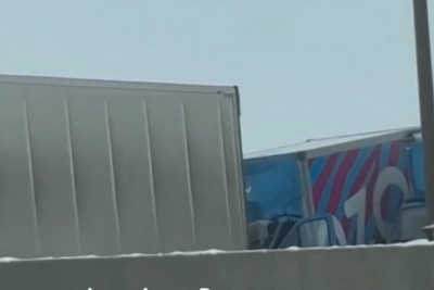 Под Волгоградом грузовик Ozon столкнулся с фурой, водитель в больнице