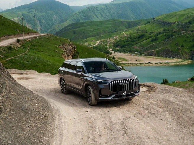 JAECOO J8 — автомобиль для тех, кто ищет универсальность: комфорт в городе и уверенность на бездорожье | Источник: «Медведь Альянс»