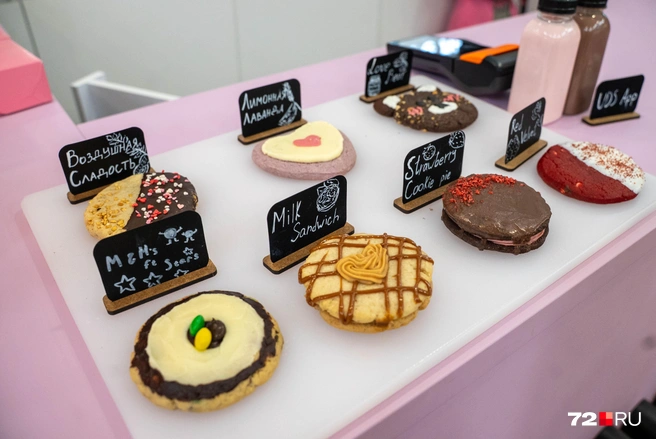 В день, когда мы заглянули на «островок» в «Галерее Вояж», набор вкусов печенья был таким | Источник: Илья Чикотин / 72.RU
