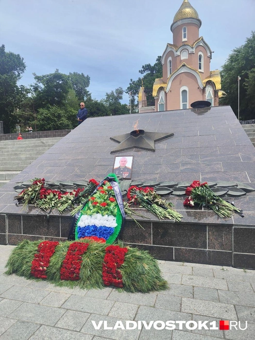 Мемориал разместили у гранитных плит Вечного огня | Источник: Татьяна Акишина / VLADIVOSTOK1.RU