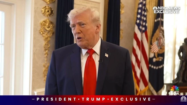 За несколько дней до нападок на Обам Трамп тепло отозвался о бывшем президенте Билле Клинтоне. | Источник: NBC News/YouTube