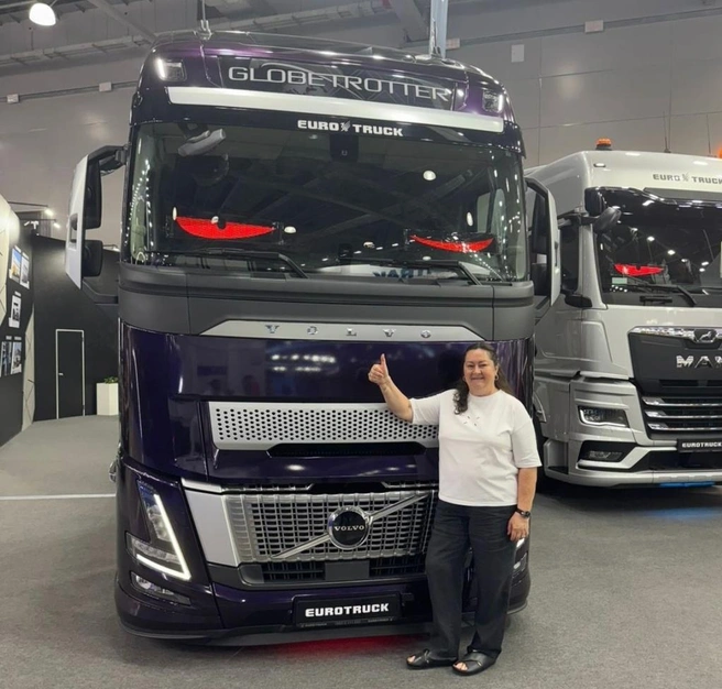 Концерн Volvo выясняет, как его тягач оказался у сборной России | Источник: Федерация лыжных гонок России