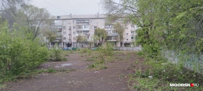 Чем займут место после расчистки этой площадки — пока непонятно | Источник: читатель MGORSK.RU