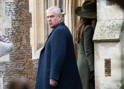 Как арестовывали принца Эндрю — первые фото задержания