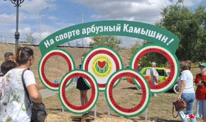В этот день арбузный фестиваль поглотил весь Камышин | Источник: Тимофей Крылов / V1.RU