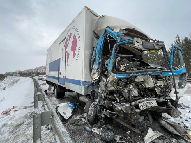 Водитель одного грузовика, второго&nbsp;— получил травмы | Источник: 24_ГосАвтоИнспекция / t.me