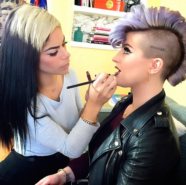 Источник: @kellyosbourne
