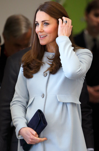 Фото №46 - Королевский дресс-код: любимые сумки герцогини Кембриджской