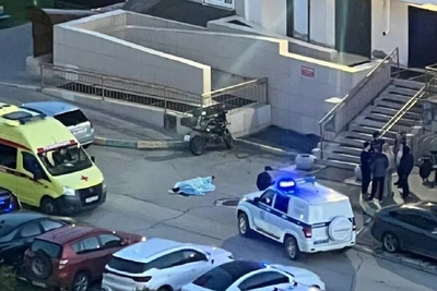 Мужчина выпал из окна в Новосибирске — следователи проверяют обстоятельства
