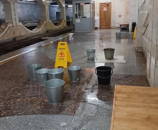 Воду собирали во все ведра, что были на станции | Источник: читатели V1.RU