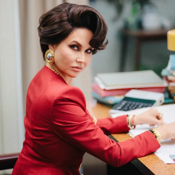 Ляйсан Утяшева сыграла строгую Калугину из «Служебного романа» | Источник: «Невероятные приключения Шурика», телеканал ТНТ