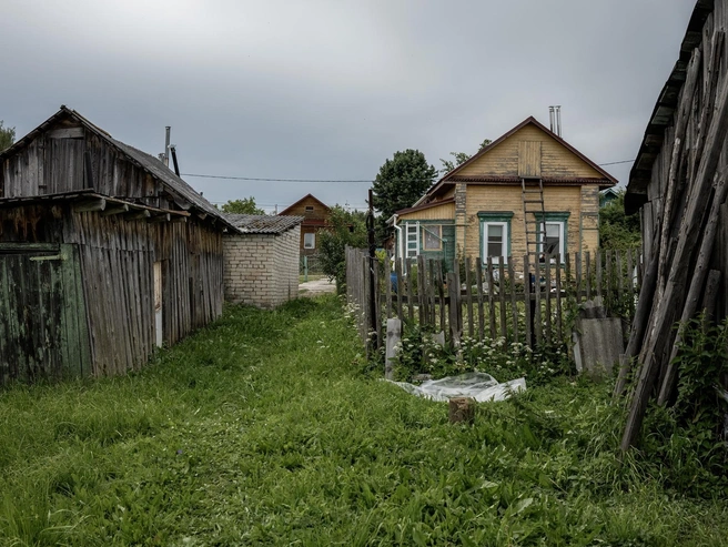 Но типичная деревенская застройка тоже сохранилась. | Источник: Александр Куренной / 76.RU