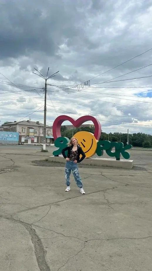 До того, как стать известной, Алена работала в комитете по делам молодежи администрации Орска | Источник: Алена Гром / Вконтакте