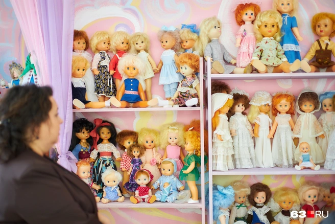 В коллекции «кукольной мамы» всея Самары — школьницы, цыганки, крошечные пупсики, Мальвины | Источник: Роман Данилкин / 63.RU