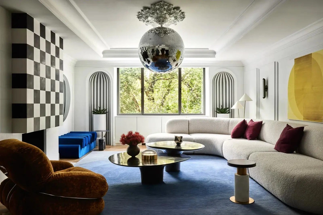 Мебель в гостиной, Warp and Weft, Matter Matters, Samuel & Sons, Arteriors, France & Son, Pottery Barn, Jonathan Adler. Текстиль, Schumacher. | Источник: Николь Францен. Стиль: Катя Грифф.