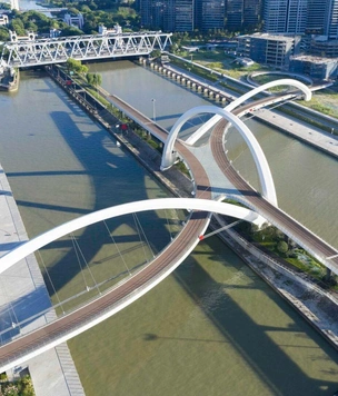Новый пешеходный мост бюро Захи Хадид открылся в Ханчжоу