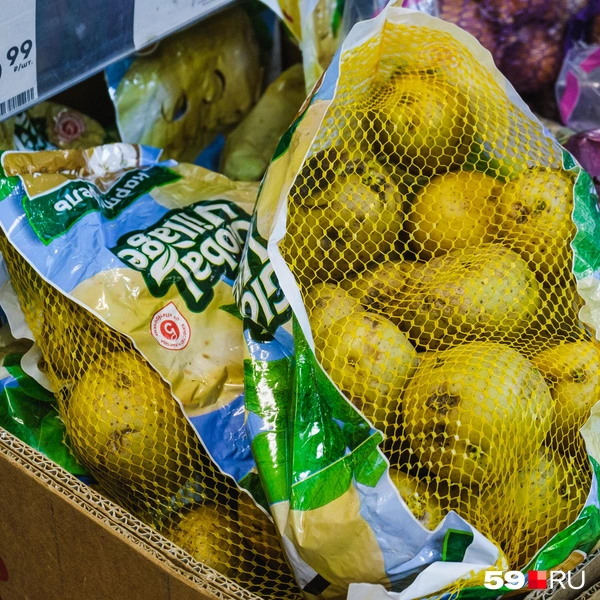Такая картошка расфасована в сетки по 2,5 килограмма | Источник: Тимофей Калмаков / 59.RU