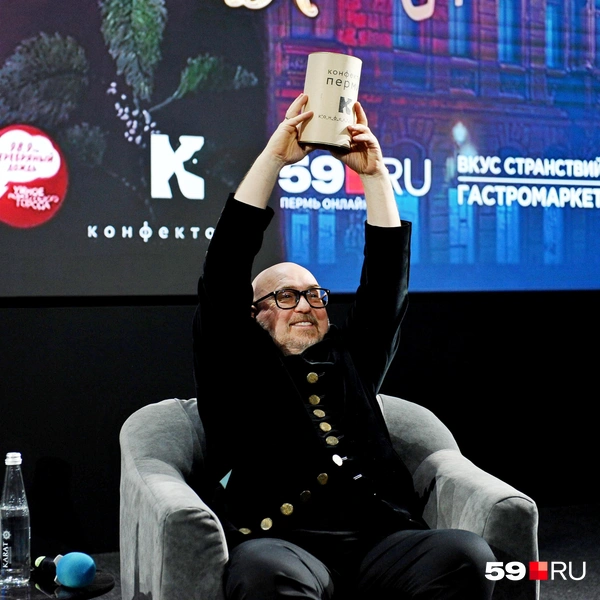 На память гостям подарили Пермские конфеты | Источник: Ирина Тропина / 59.RU