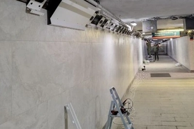 В Южно-Сахалинске монтируют освещение в подземном переходе у вокзала