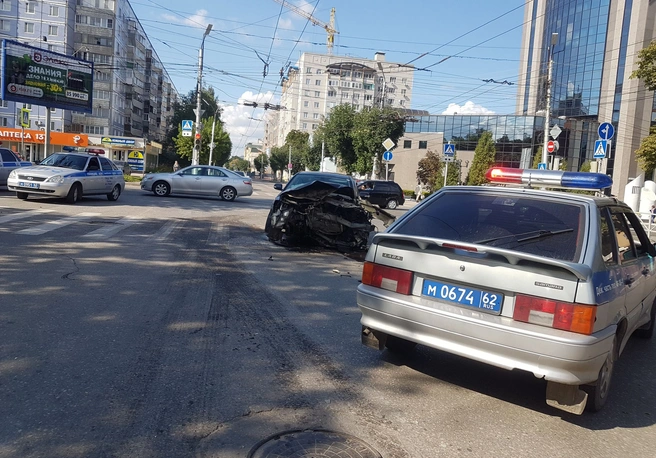 В центре Рязани произошло крупное ДТП | ya62.ru