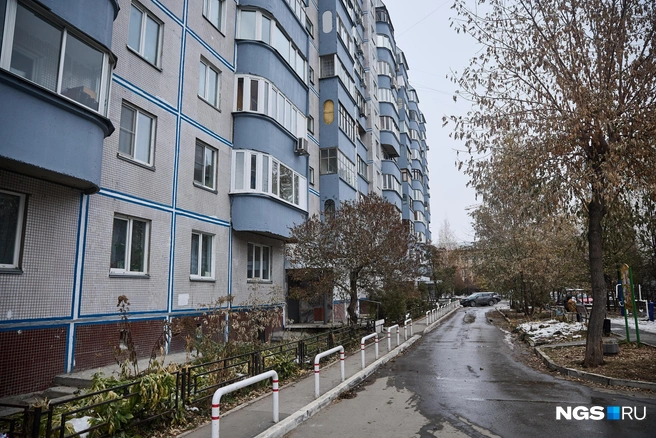 На улице Ипподромской у людей горячая и холодная вода в кранах сегодня поменялась местами | Источник: Александр Ощепков / NGS.RU