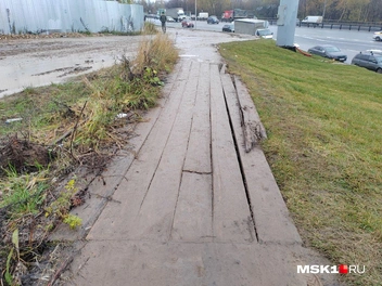 Некоторые части дороги «отремонтированы» | Источник: Михаил Мечев / MSK1.RU