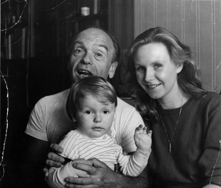 Маленький Слава с родителями | Источник: Из личного архива Вячеслава Шаинского