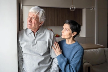 «Теща попросила взять в семью после ее смерти брата жены — алкоголика. Что делать?»