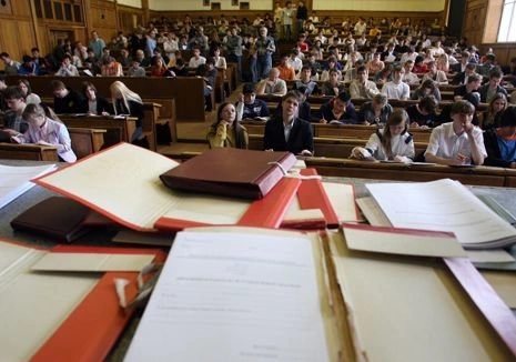Высшее образование в России подорожало почти в 3 раза | ya62.ru