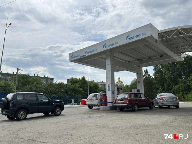 «Газпромнефть» на проспекте Победы: бензин есть, очереди нет | Источник: Михаил Шилкин