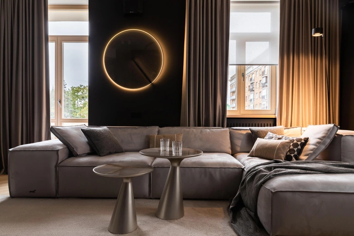 Диван, Sofa Club. Бра, Vibia. Торшер Sampei, Davide Groppi. Столики Peyote Keramik, Cattelan. Ковер, JAB. Текстиль, «АртМода-Стиль». Краска, Little Greene.  | Источник: Юлия Бараускас