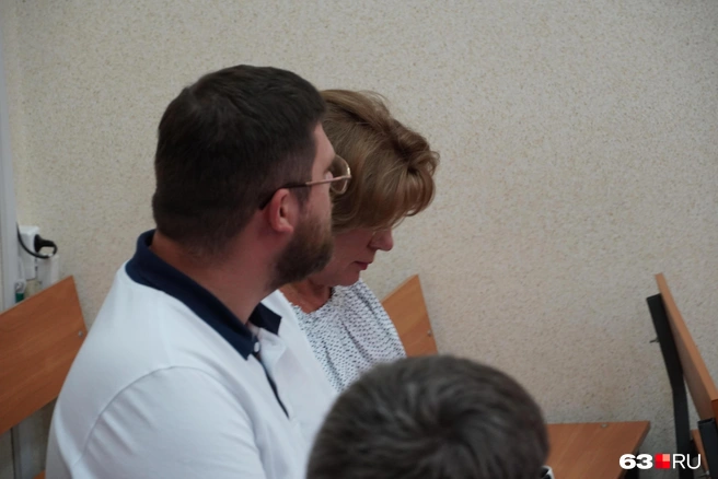 Юрий и Алена Кудряшовы успели перекинуться парой слов с экс-чиновником | Источник: Алексей Ногинский / 63.RU