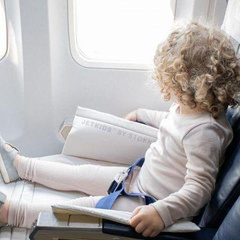 Как помочь ребенку, если в самолете закладывает уши