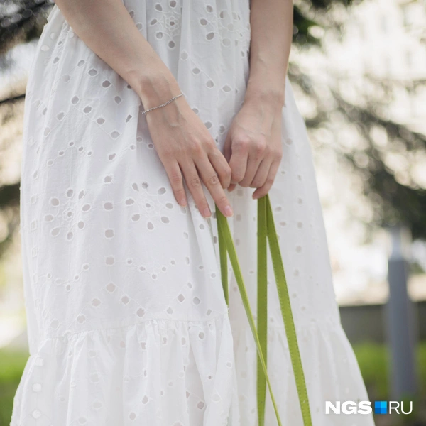 Девушка предпочитает спокойный отдых | Источник: Алина Скитович / NGS.RU