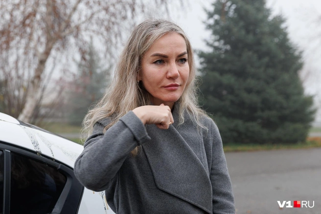По слова Сергея, он бы не смог показать такой жест, одновременно управляя автомобилем | Источник: Алексей Волхонский / V1.RU
