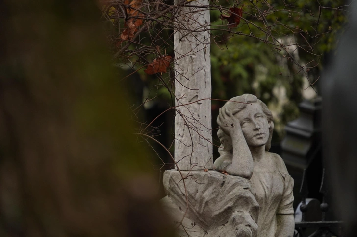 Загадочные склепы, ангелы и плакальщицы: 3 самых красивых кладбища Москвы