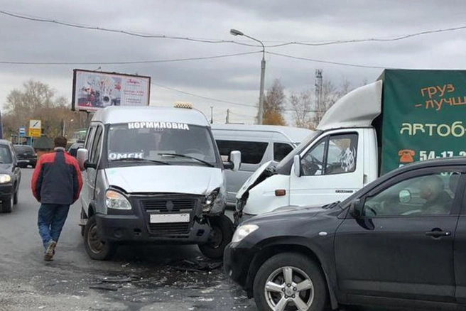 Столкновение было не сильным, но один из пассажиров попал в больницу | Источник: vk.com/55gibdd