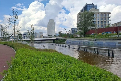 Набережная Исети в Екатеринбурге ушла под воду